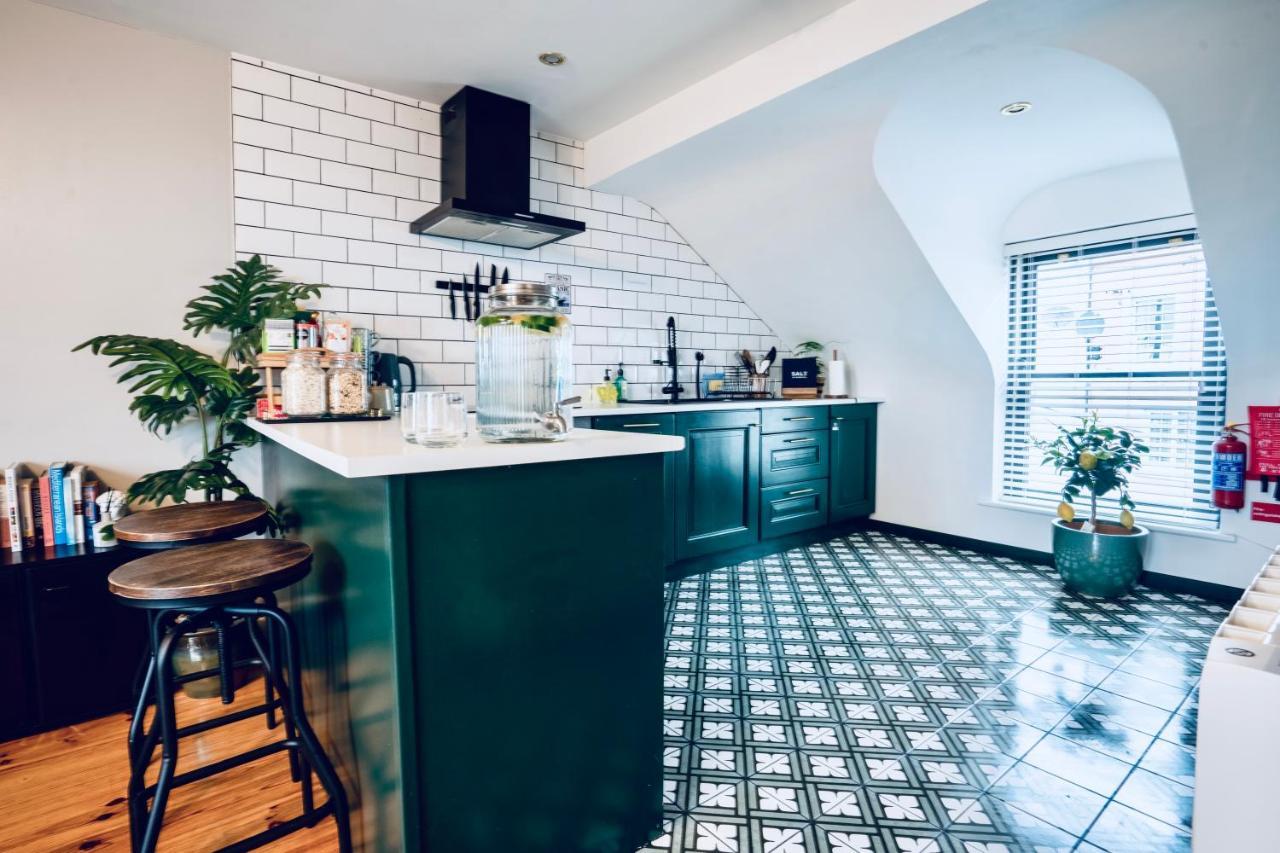 Modern Penthouse Apartment In Cobh Town Экстерьер фото
